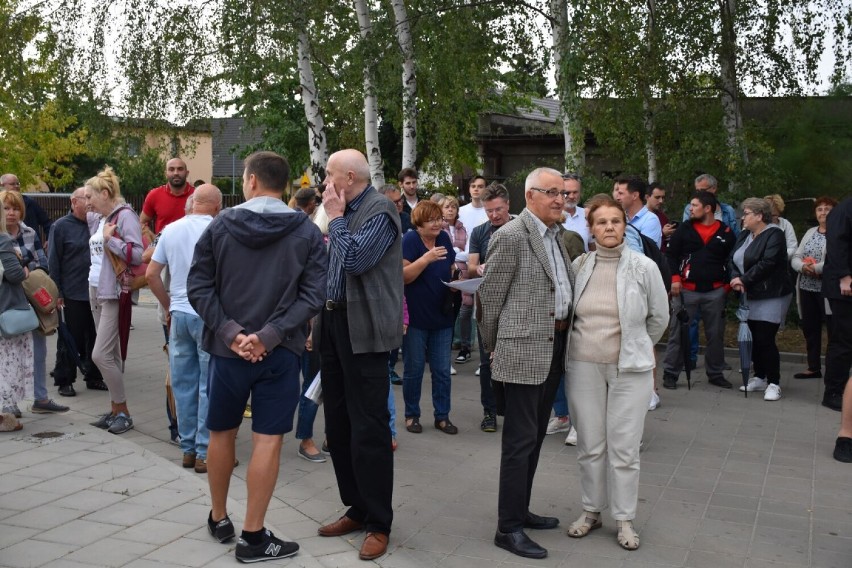 CPK w Kaliszu. Mieszkańcy protestują przeciwko przebiegowi trasy szybkiej kolei przez osiedle Rypinek. ZDJĘCIA