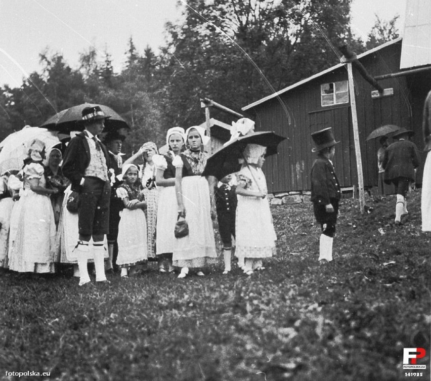 Zobacz, jak prawie 100 lat temu świętowali w Szklarskiej Porębie! Piękne stroje! [ARCHIWALNE FOTOGRAFIE]