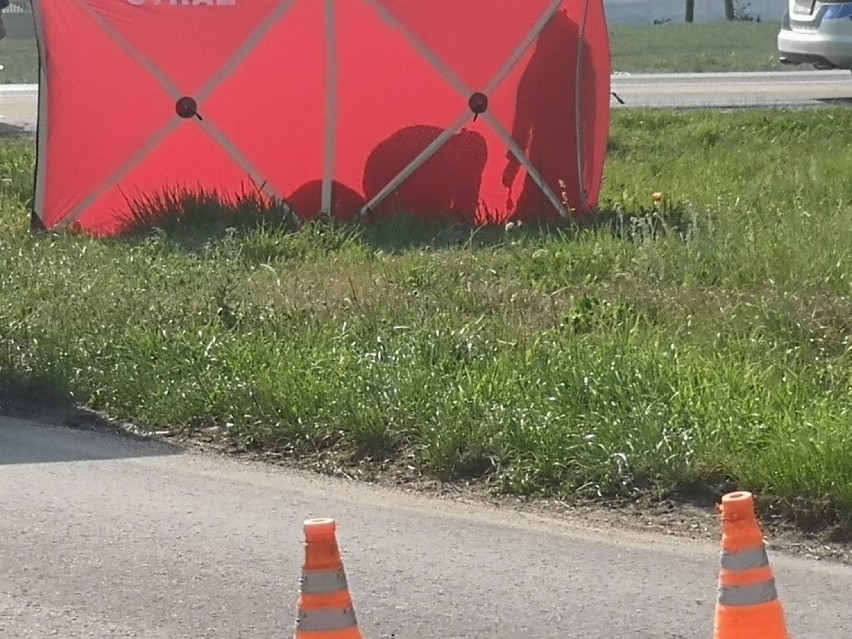 Wypadek na skrzyżowaniu obwodnicy Lwówka z drogą w kierunku Zębowa [ZDJĘCIA]