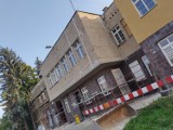 Dworzec kolejowy w Zduńskiej Woli Karsznicach odzyskuje blask. Trwa remont ZDJĘCIA