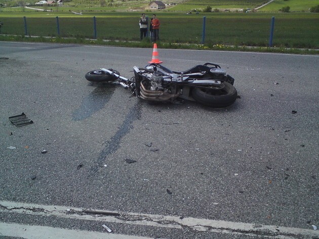 Wypadek w Olsztynie. Ford zderzył się z motocyklistą. Do...