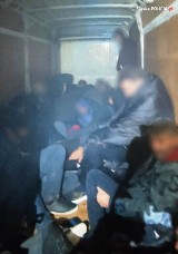 Nielegalni imigranci zatrzymani w Wiśle. Dostawczym fiatem podróżowało ponad 20 osób