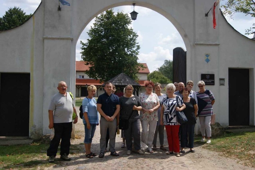 Aktywni seniorzy z Żarnowa poznawali uroki gminy Poświętne