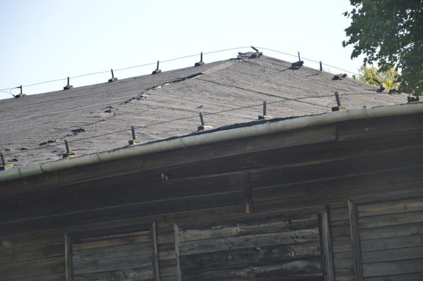Zabytek po KL Auschwitz zagrożony. Zawalił się dach na kantynie byłego obozu.