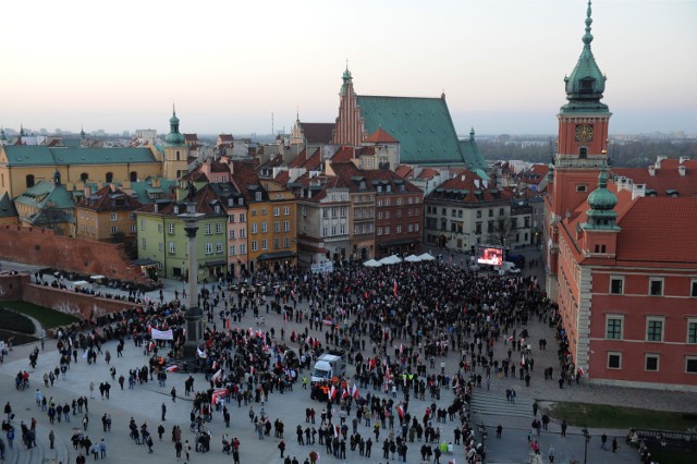 ''Piknik w Warszawie o klimacie w Paryżu''. Impreza ekologiczna na Placu Zamkowym