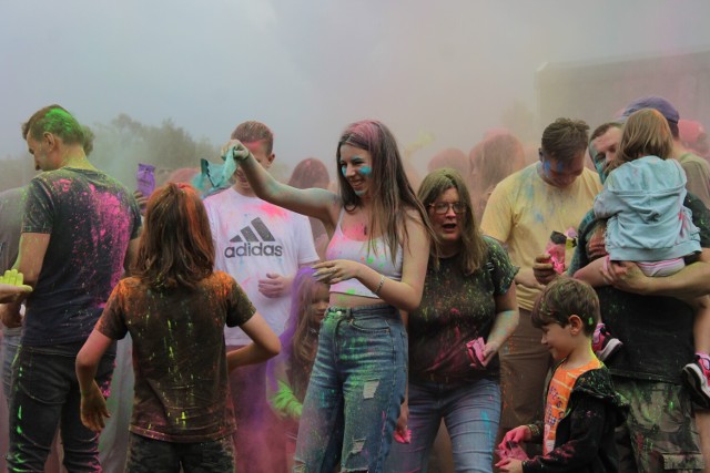 Eksplozja kolorów w Żorach. Ruszył piąty Przystanek Żory! Zobaczcie zdjęcia  z Holi | Żory Nasze Miasto