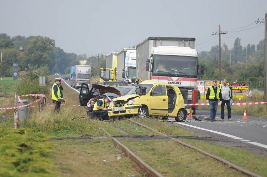 Wypadek pod Manieczkami kraksa trzech samochodów osobowych w Szymanowie (gm. Śrem) [ZDJĘCIA]
