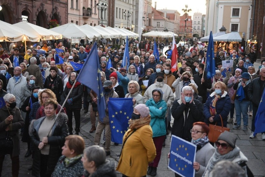 Wyższość prawa krajowego nad unijnym. Protest w Toruniu po...