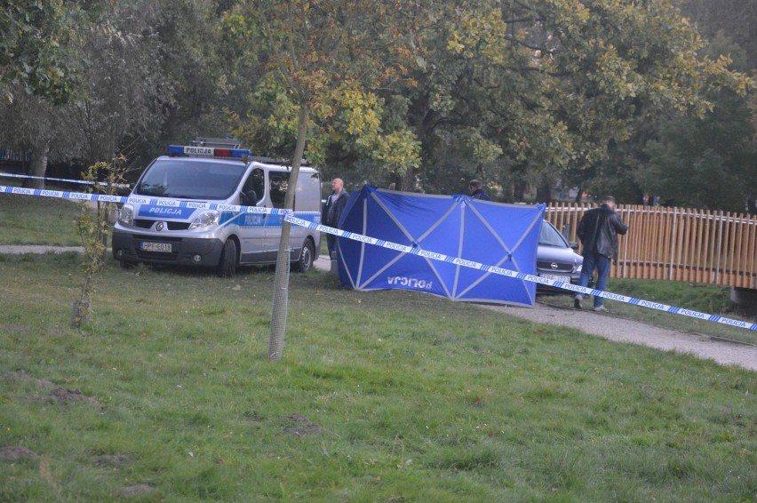 Zabójstwo w Parku Olszewskich. Nie żyje mężczyzna ugodzony nożem 