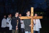 Wierni z parafii św. Jana wyruszyli w Drogę Krzyżową
