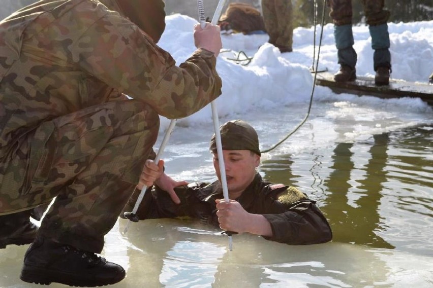 Zimowe szkolenie Podhalańczyków w Bieszczadach [FOTO]