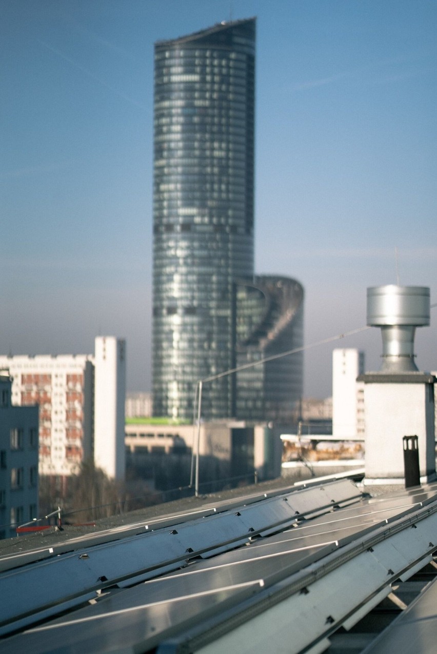 Pół hektara paneli słonecznych na dachach budynków spółdzielni Wrocław-Południe. Mieszkańcy płacą mniej za prąd