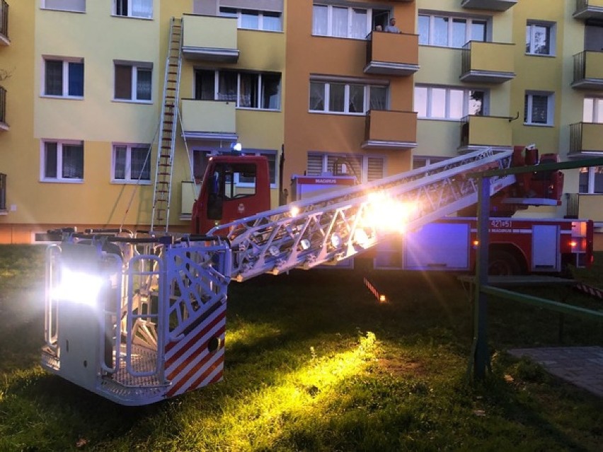 Groźny pożar mieszkania w budynku wielorodzinnym