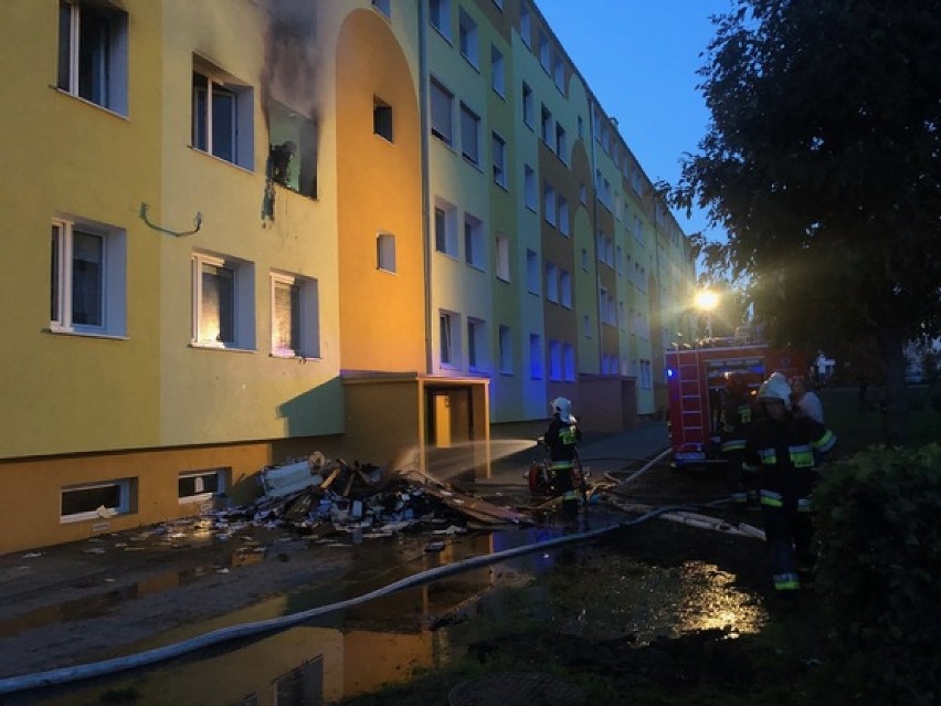 Groźny pożar mieszkania w budynku wielorodzinnym