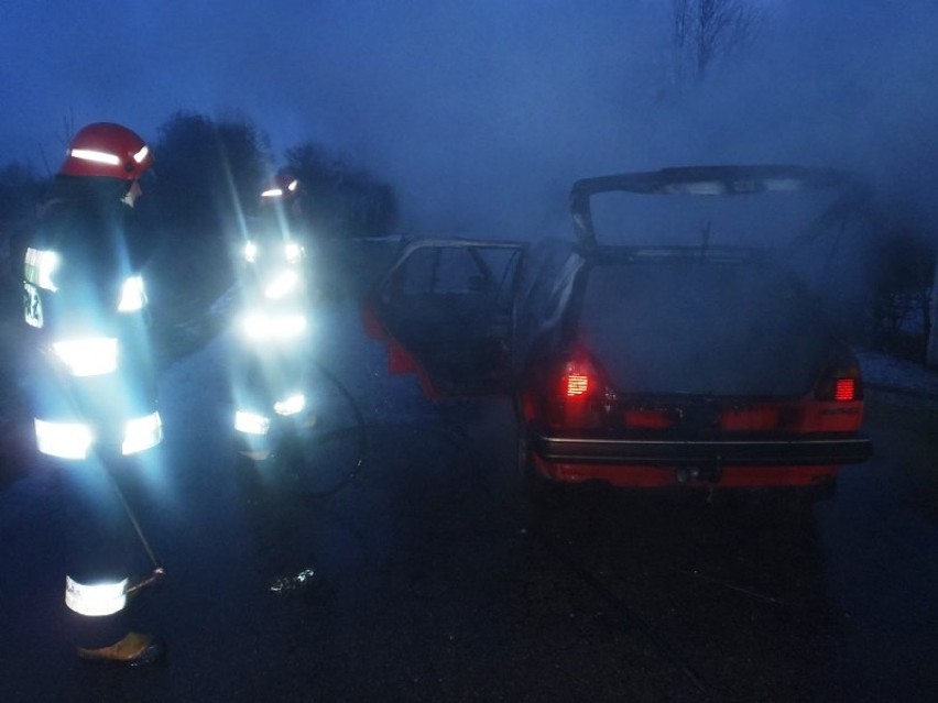 Pożar w Bemowiźnie. Spalił się samochód
