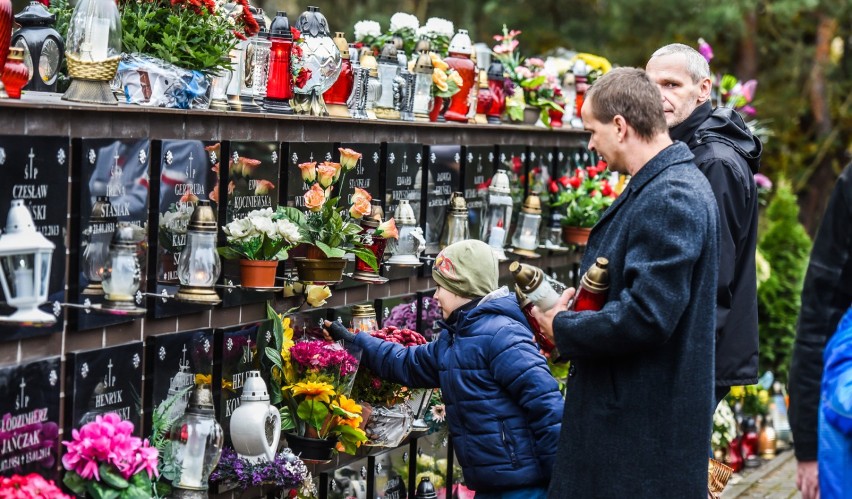 Bydgoszczanie odwiedzili groby bliskich. My towarzyszyliśmy...