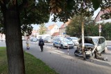 Zderzenie samochodów na ulicy Szczecińskiej. Z latarni spadł klosz  