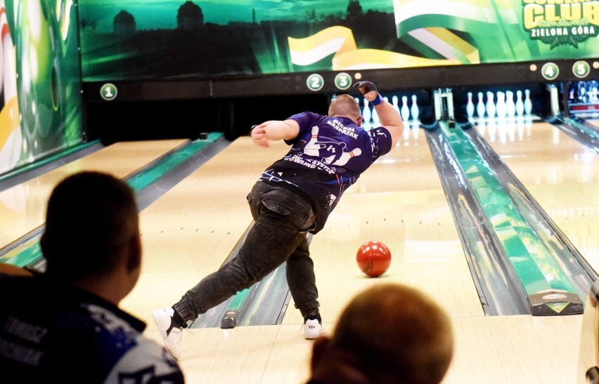 Bowling to sport dla każdego. Zobacz więcej zdjęć w galerii...