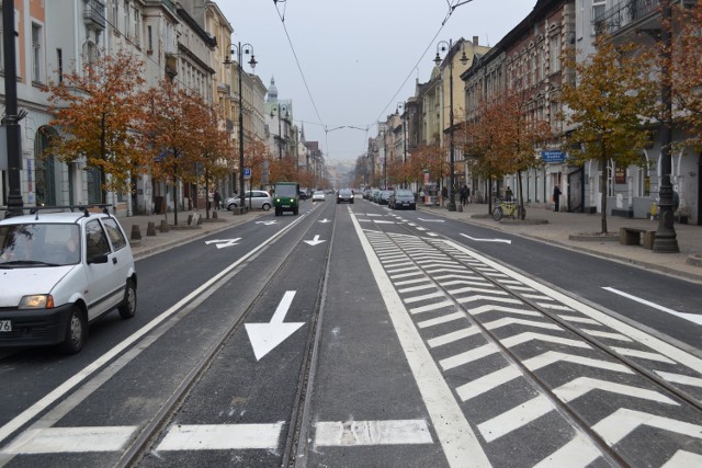 Dzisiaj (29 października) od rana ulica Gdańska jest znów ...