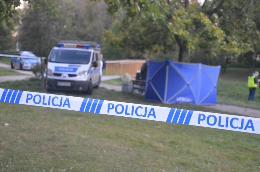 Policja zatrzymała trzy osoby w związku z zabójstwem na błoniach muzeum
