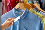 Jak oszczędzać na ubraniach? 9 sprawdzonych sposobów, które pozwolą wyglądać modnie i zachować pieniędze w portfelu