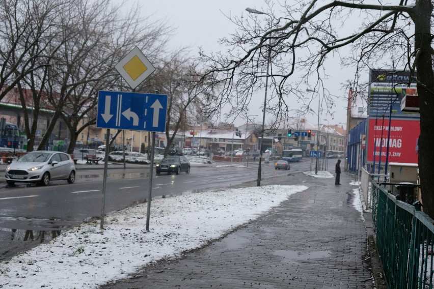 Zimno, brzydko i ponuro. Chociaż w Żarach sypnęło śniegiem,...