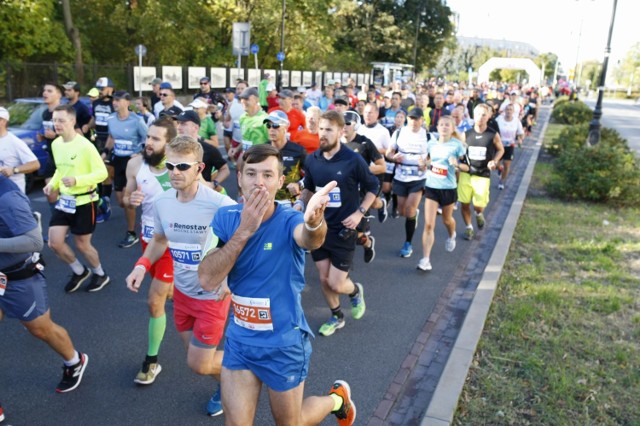 WIĘCEJ ZDJĘĆ: Maraton Warszawski 2018. Zdjęcia uczestników jubileuszowej edycji biegu [CZĘŚĆ 2]

WIĘCEJ ZDJĘĆ: Maraton Warszawski 2018. Zdjęcia uczestników jubileuszowej edycji biegu [CZĘŚĆ 3]

WIĘCEJ ZDJĘĆ: Maraton Warszawski 2018. Zdjęcia uczestników jubileuszowej edycji biegu [CZĘŚĆ 4]

WIĘCEJ ZDJĘĆ: Maraton Warszawski 2018. Zdjęcia uczestników jubileuszowej edycji biegu [CZĘŚĆ 5]

ZOBACZ TEŻ: Bieg na Piątkę 2018 w Warszawie. Zdjęcia uczestników biegu towarzyszącemu Maratonowi Warszawskiemu [CZĘŚĆ 1]