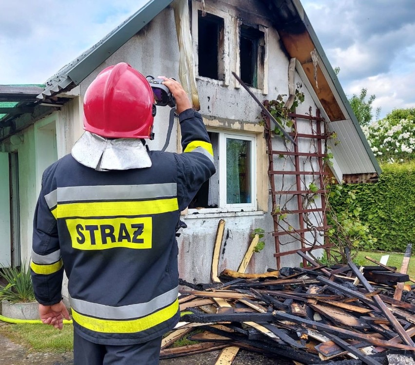 W Nowogardzie spłonęła altana. Straty będą duże [ZDJĘCIA]