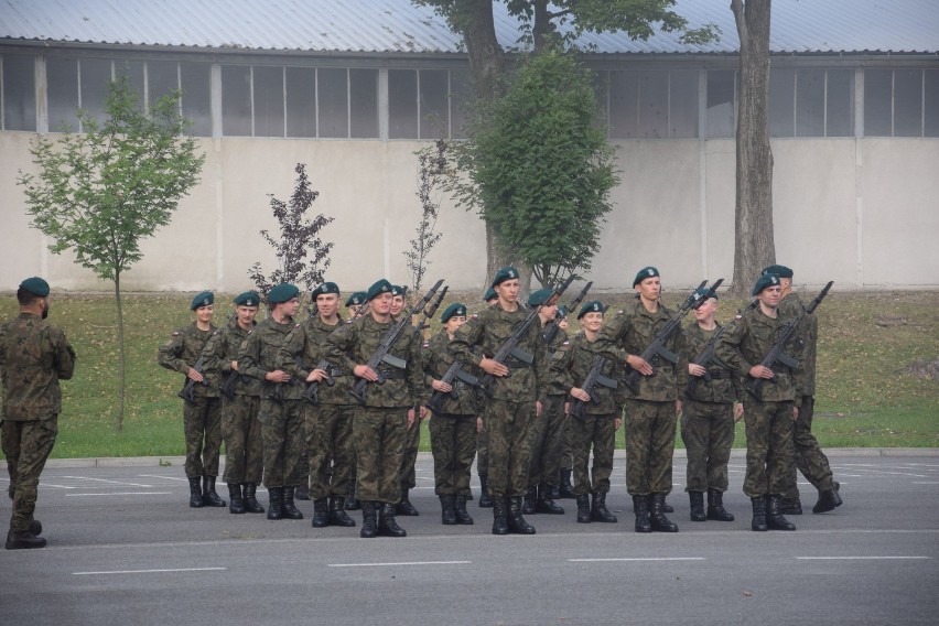 Studenci Legii Akademickiej złożyli przysięgę wojskową. Uroczystość w 10. Opolskiej Brygadzie Logistycznej 