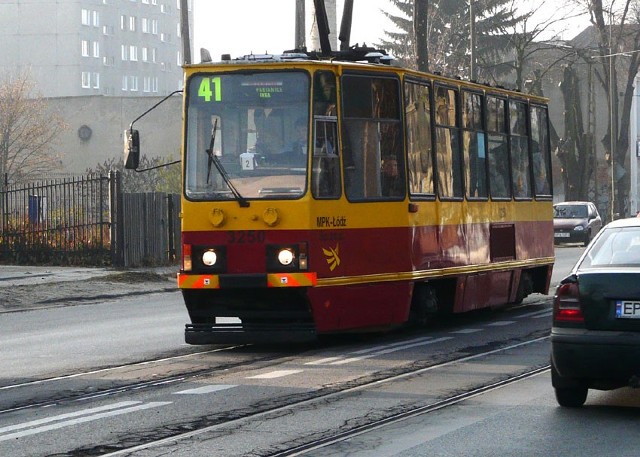 Mimo fatalnego stanu torowiska tramwaje kursują...