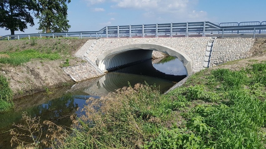 Most nad kanałem Palemona w Bronisławowie oddany do użytku. Obiekt rozebrano i wybudowano od nowa [ZDJĘCIA]