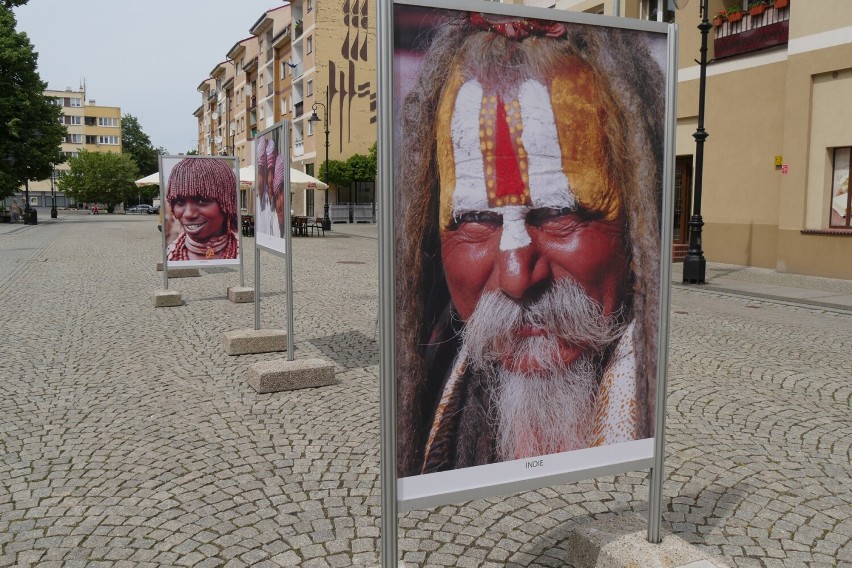 Mieszkańcy Etiopii, Jemenu, Filipin, Indii i wielu innych krajów w Legnicy. To wystawa fotografii Elżbiety Dzikowskiej, zobaczcie zdjęcia