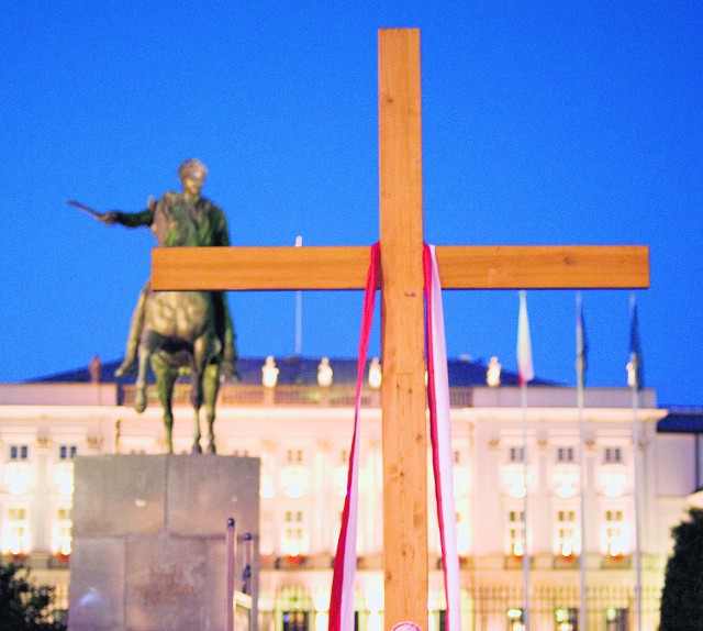 Być może pielgrzymka do Smoleńska zabierze krzyż