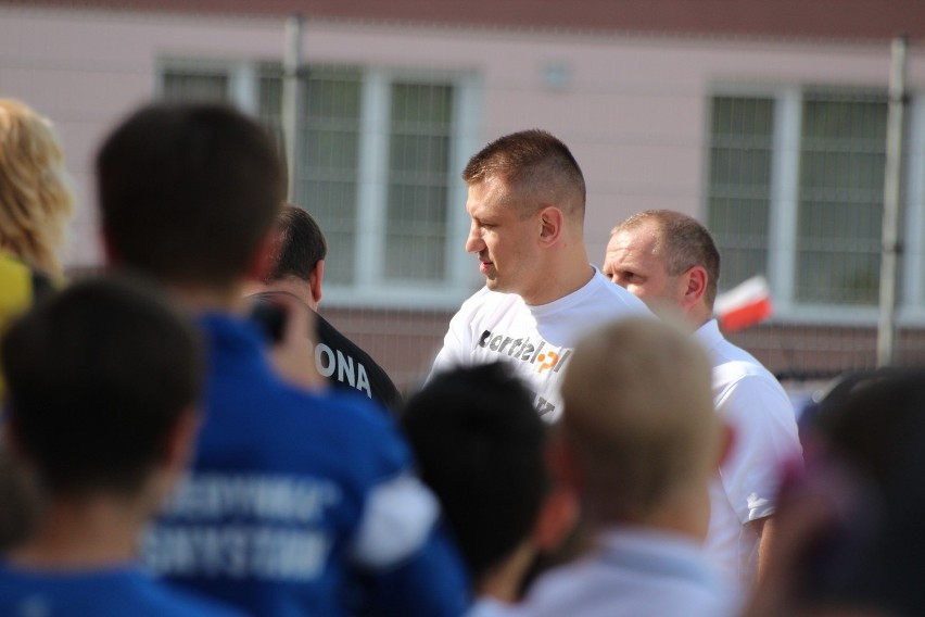 Tomasz Adamek zagrał w piłkę nożną w Krasnymstawie na meczu gwiazd