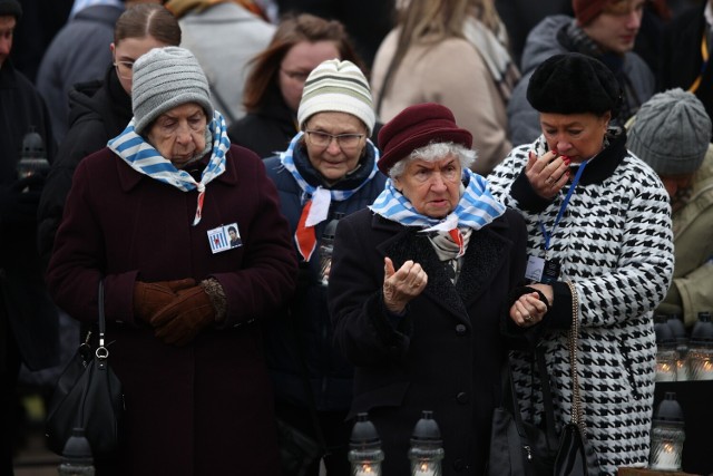 Uczestnicy obchodów 78. rocznicy wyzwolenia obozu