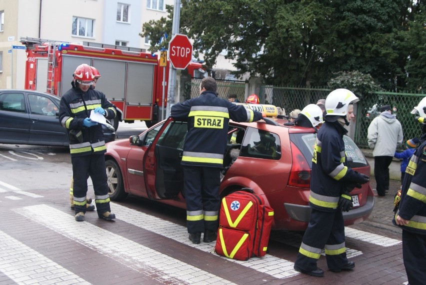 Wypadek w Kaliszu. Zderzenie aut na skrzyżowaniu Polnej i Młynarskiej. ZDJĘCIA