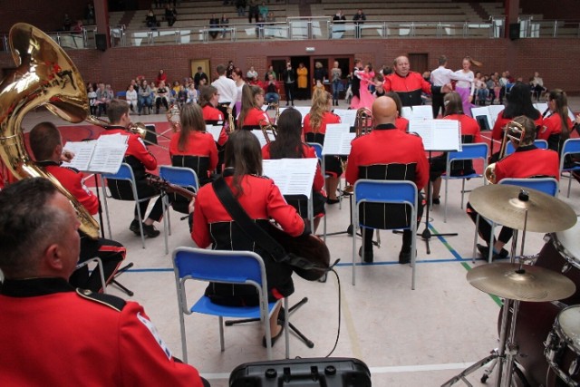 Młodzieżowa Orkiestra Dęta w Liskowie wystąpiła w nowych mundurach