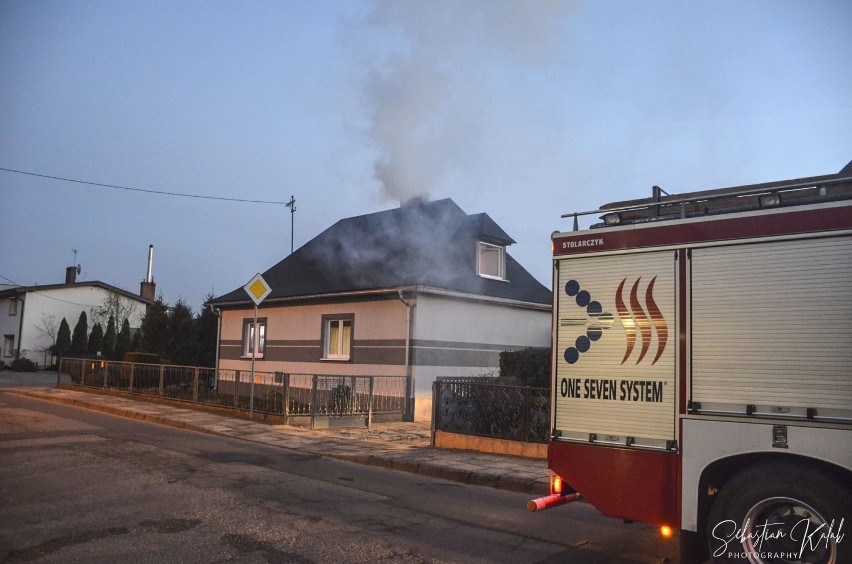 Pożar sadzy w jednym z domów przy ul. Spokojnej w Krotoszynie [ZDJĘCIA]