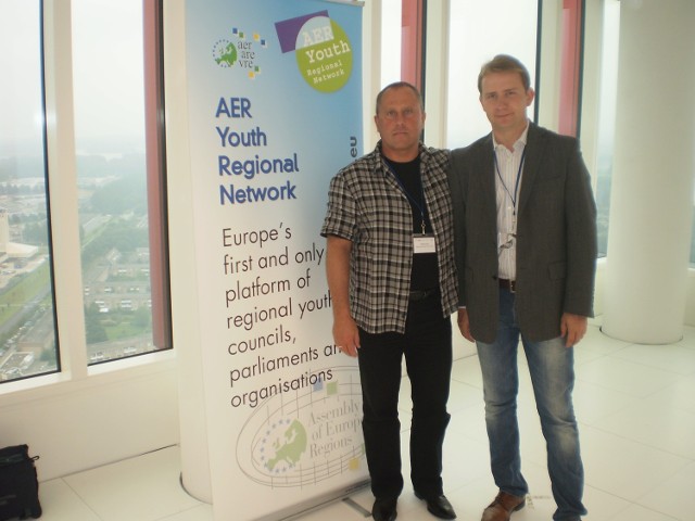 Marek Laryś i Michał Huzarski w przerwie plenarnych obrad w Almere. Pierwszy z nich skończył 19 września 50 lat.