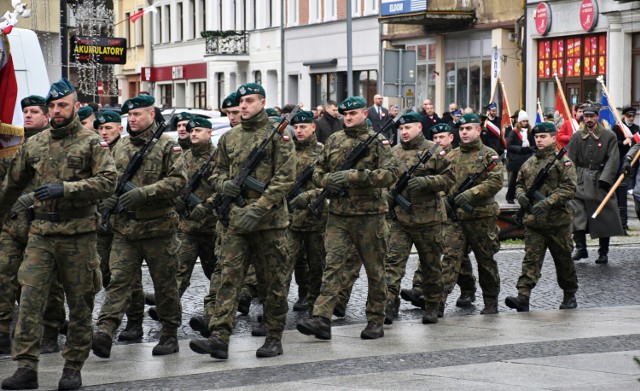 Delegacje wprowadzili żołnierze Kompanii Honorowej 5 Lubuskiego Pułku Artylerii w Sulechowie