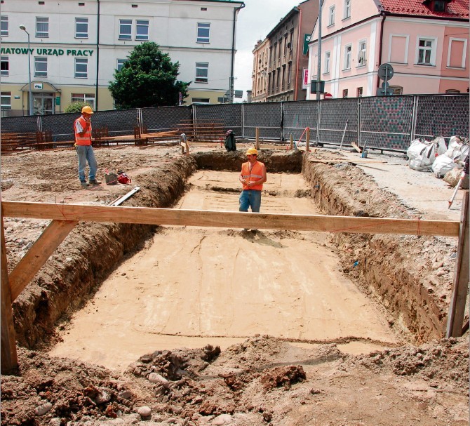 Burek, Tarnów. Zaledwie metr pod ziemią robotnicy znaleźli...