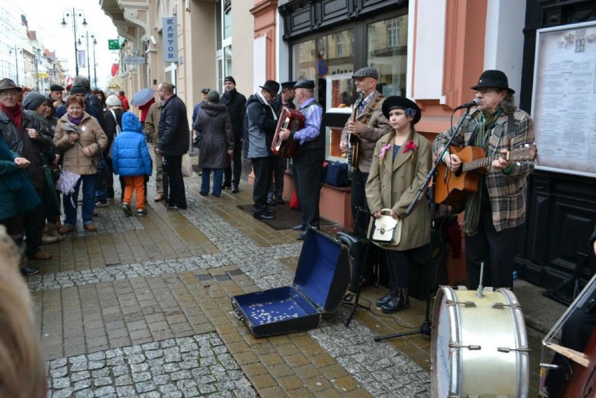 Bydgoszcz tłumnie i radośnie świętuje niepodległość [zdjęcia, wideo]