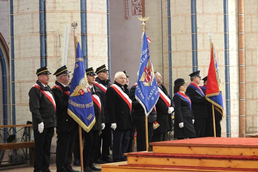 Sztandar poświęcono w stargardzkiej kolegiacie.