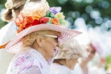 Gala Derby 2019. Eleganckie kapelusze oraz wielkie emocje na Torze Wyścigów Konnych Służewiec [ZDJECIA]