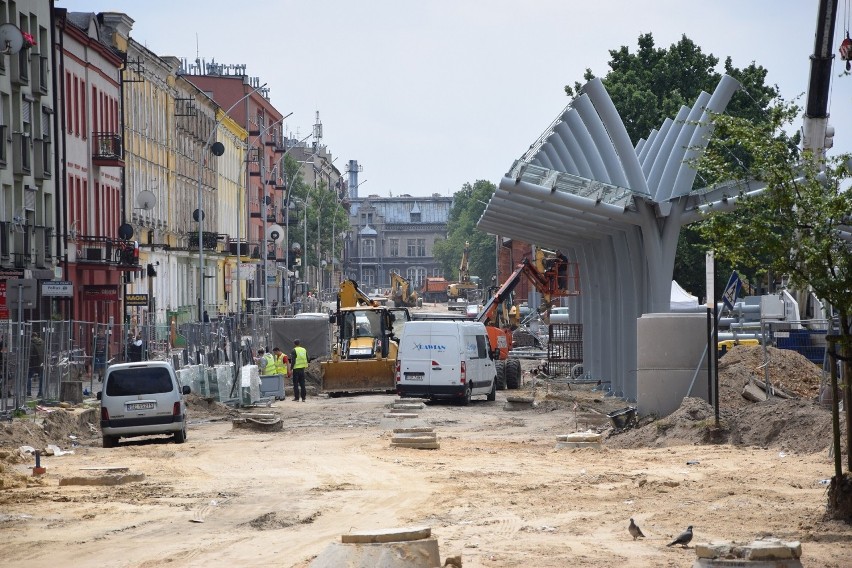 Częstochowa: Budowa centrum przesiadkowego na ulicy Piłsudskiego [ZDJĘCIA] Co z zabytkowym murem?