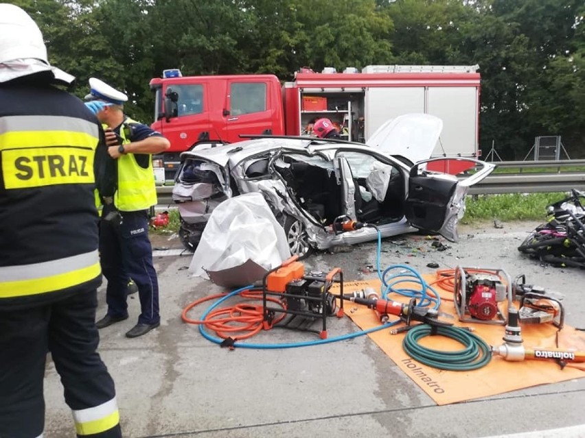 Karambol 4 aut na autostradzie A4 pod Wrocławiem. 4 osoby...