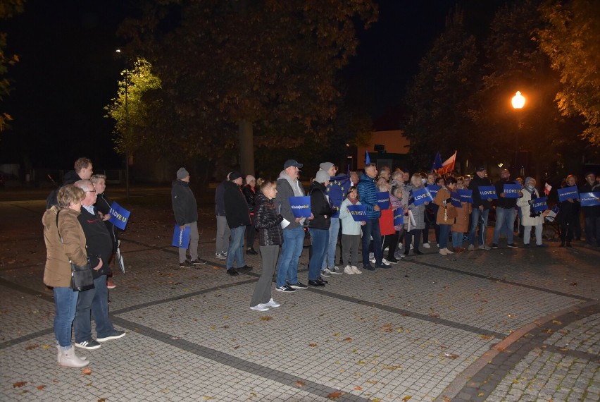 W Chodzieży, obok pomnika przy ul. Paderewskiego, odbyła się manifestacja. Protest dotyczył koncepcji "Polexitu"