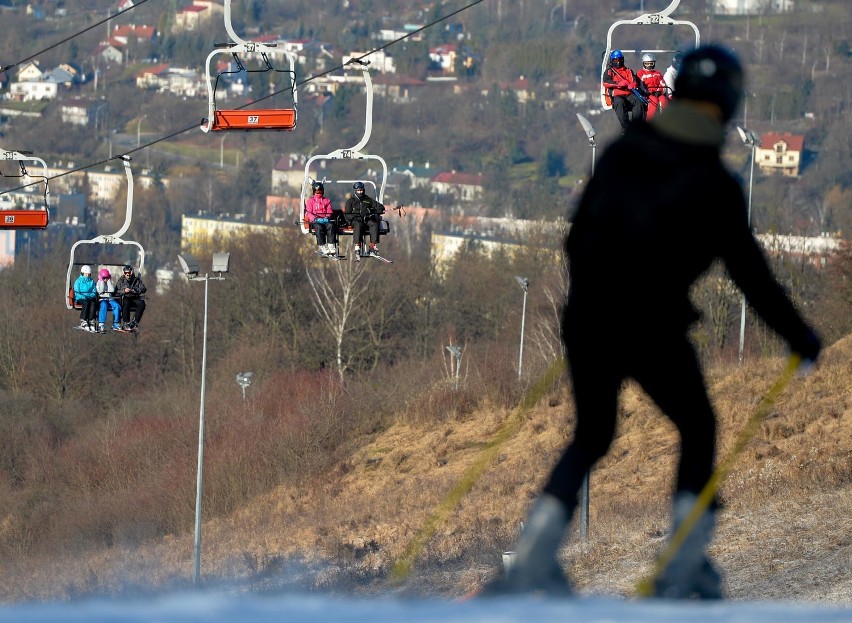 Narciarze na stoku w Przemyślu. Od 28 grudnia przerwa w szusowaniu [ZDJĘCIA]