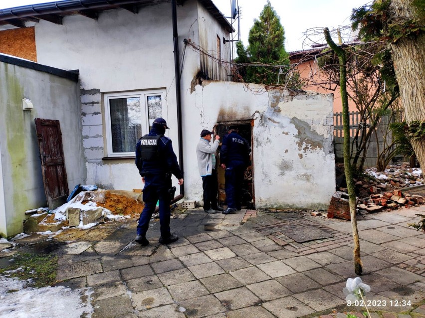 Policjanci ugasili pożar w Sulejowie