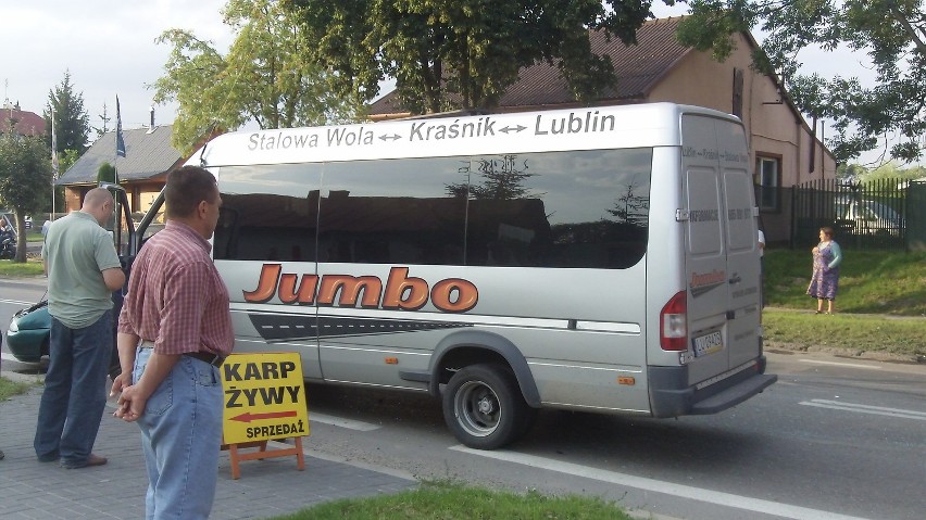 Zderzenie forda z busem na ulicy Urzędowskiej w Kraśniku